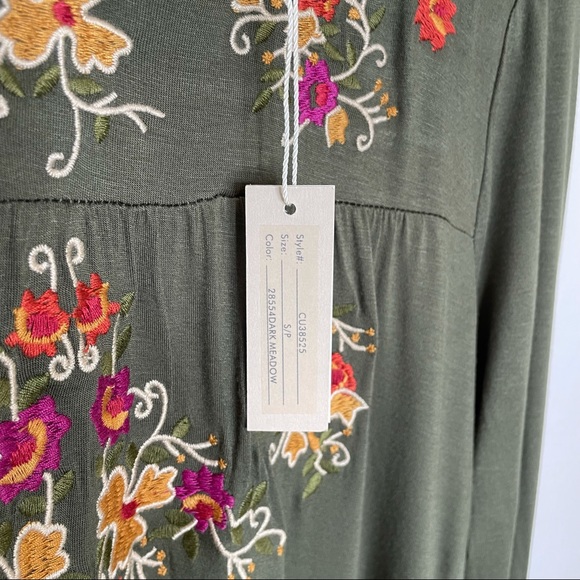 Cupio floral embroidered blouse in dark meadow - Picture 6 of 7